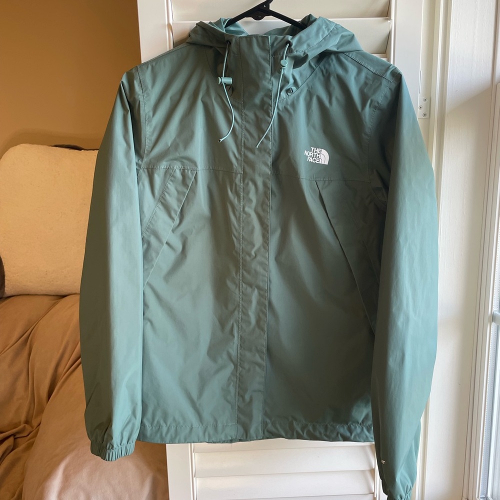 The North Face Women’s Raincoat/Windbreaker M Size